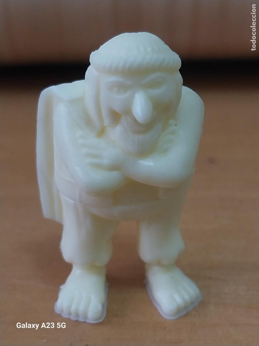 Figuras de goma y PVC: TARIK DETERGENTE ARIEL FIGURA PROMO TITO TIPO DUNKIN MONOCROMO BLANCO 3.82CMS ALTO
