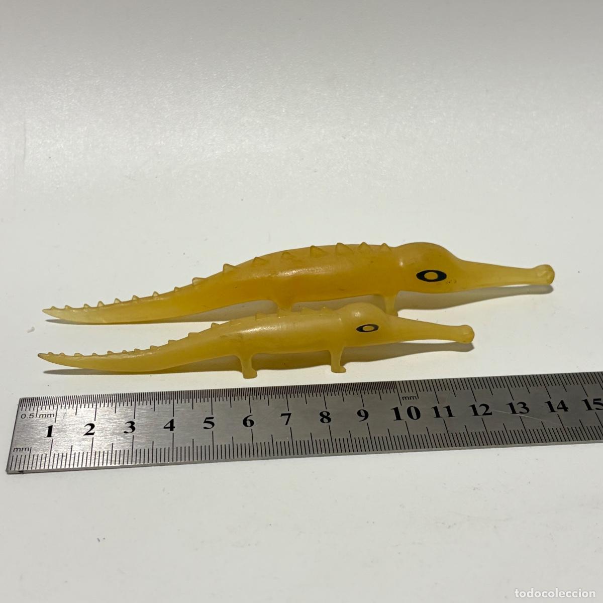 Figuras de goma y PVC: lote 2 cocodrilos juguete vintage pl&aacute;stico duro goma a&ntilde;os 80 90