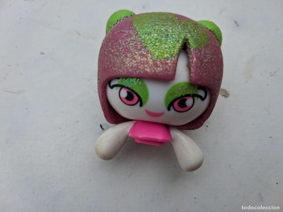 Figuras de goma y PVC: Busto mu&ntilde;equita - caricata bratz 4,50 por 4 cms