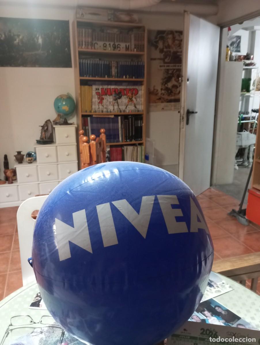 Figuras de goma y PVC: Bal&oacute;n playa Nivea antiguo