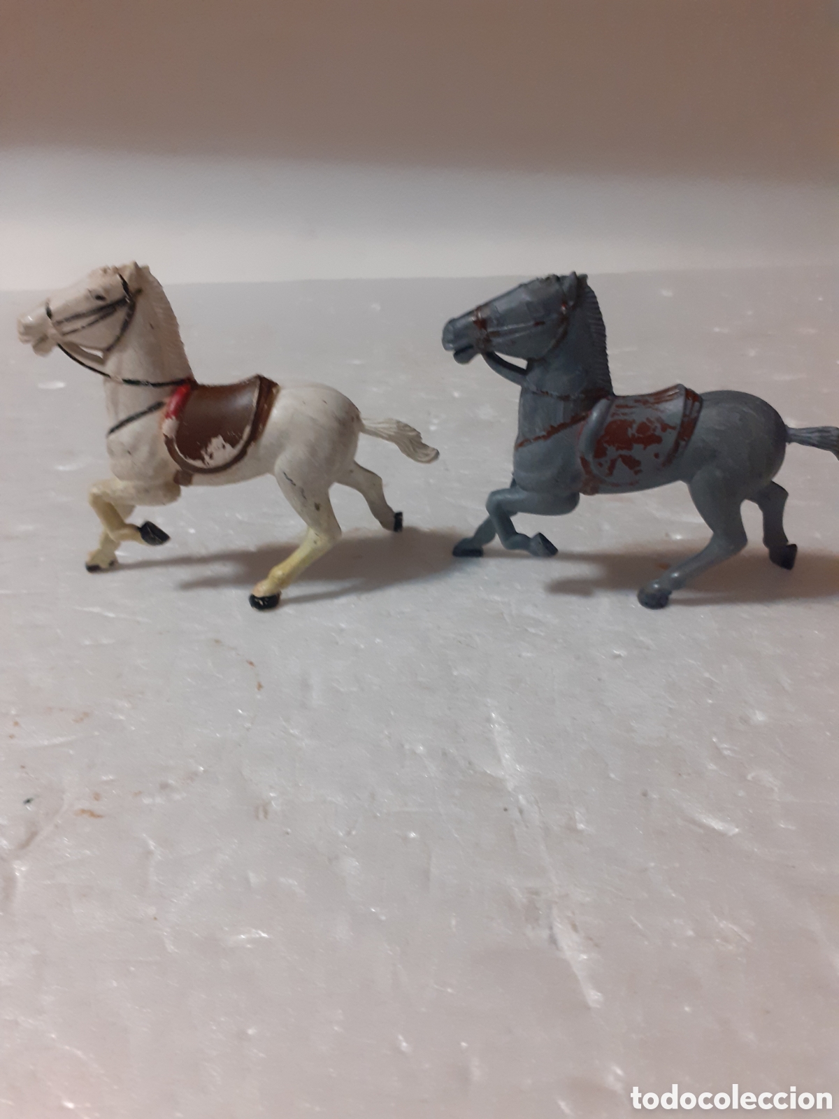 Figuras de goma y PVC: FIGYRA CABALLO EN GOMA MOSQUETEROS REAMSA PECH JECSAN