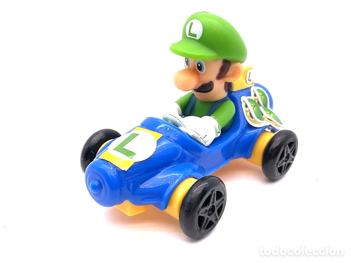 Figuras de goma y PVC: Figura de Luigi en Coche de Carreras. Colecci&oacute;n Mario Kart . McDonald&acute;s ( Happy Meal) 2024.