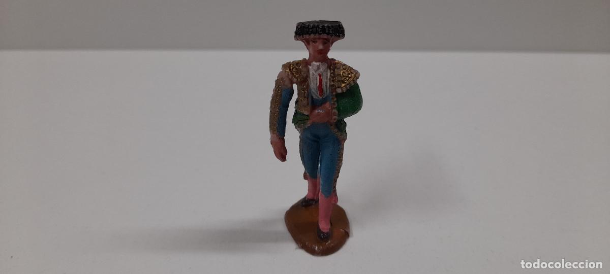 Figuras de goma y PVC: TORERO DANDO EL PASEILLO . REALIZADO POR TEIXIDO . ORIGINAL A&Ntilde;OS 60 EN PLASTICO