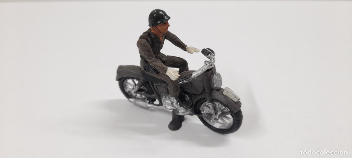 Figuras de goma y PVC: MOTORISTA - DESFILE DE LA VITORIA . REALIZADO POR TEIXIDO . ORIGINAL A&Ntilde;OS 60