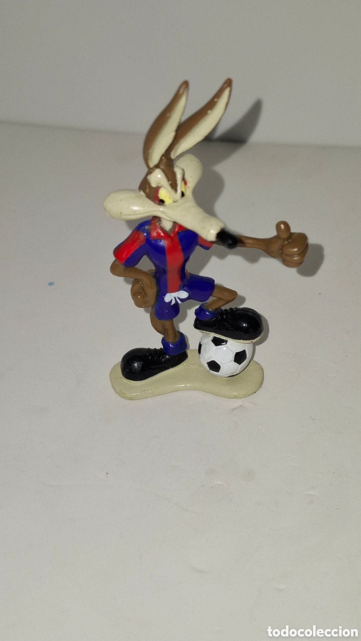 Figuras de goma y PVC: COYOTE FIGURA DE PVC PERSONAJE DE LOS LOONEY TUNES FUTBOL CLUB BARCELONA