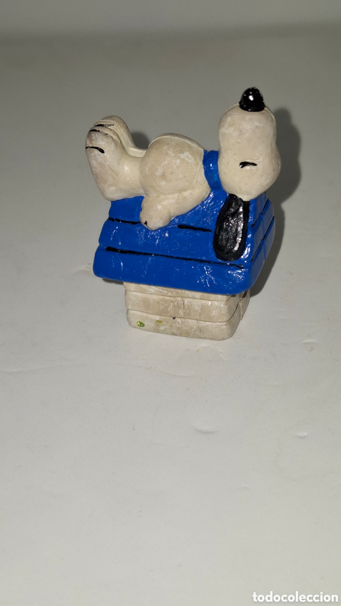 Figuras de goma y PVC: FIGURA DE PVC SNOOPY ACOSTADO SOBRE SU CASA