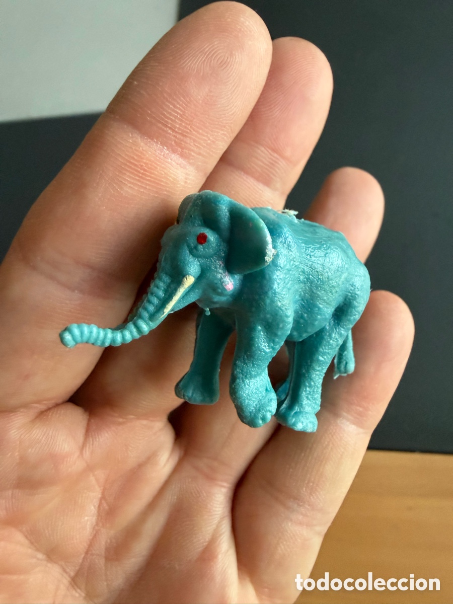 Figuras de goma y PVC: DUNKIN. ELEFANTE AZUL
