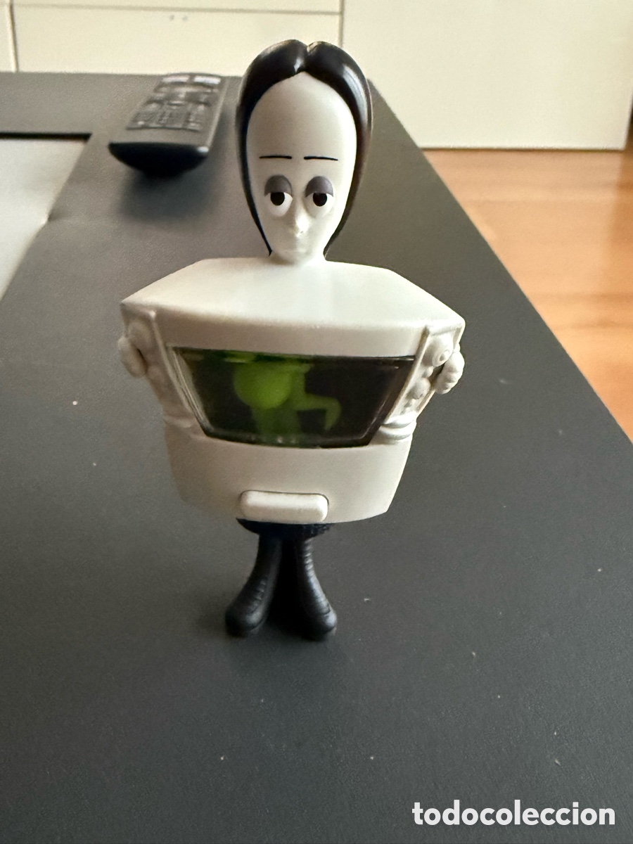 Figuras de goma y PVC: Figura de Mi&eacute;rcoles. Familia Addams. Burger King.. Se ilumina