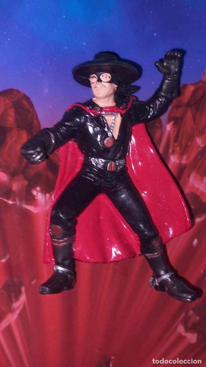 Figuras de goma y PVC: Figura Pvc El Zorro, a&ntilde;os 90 - Yolanda