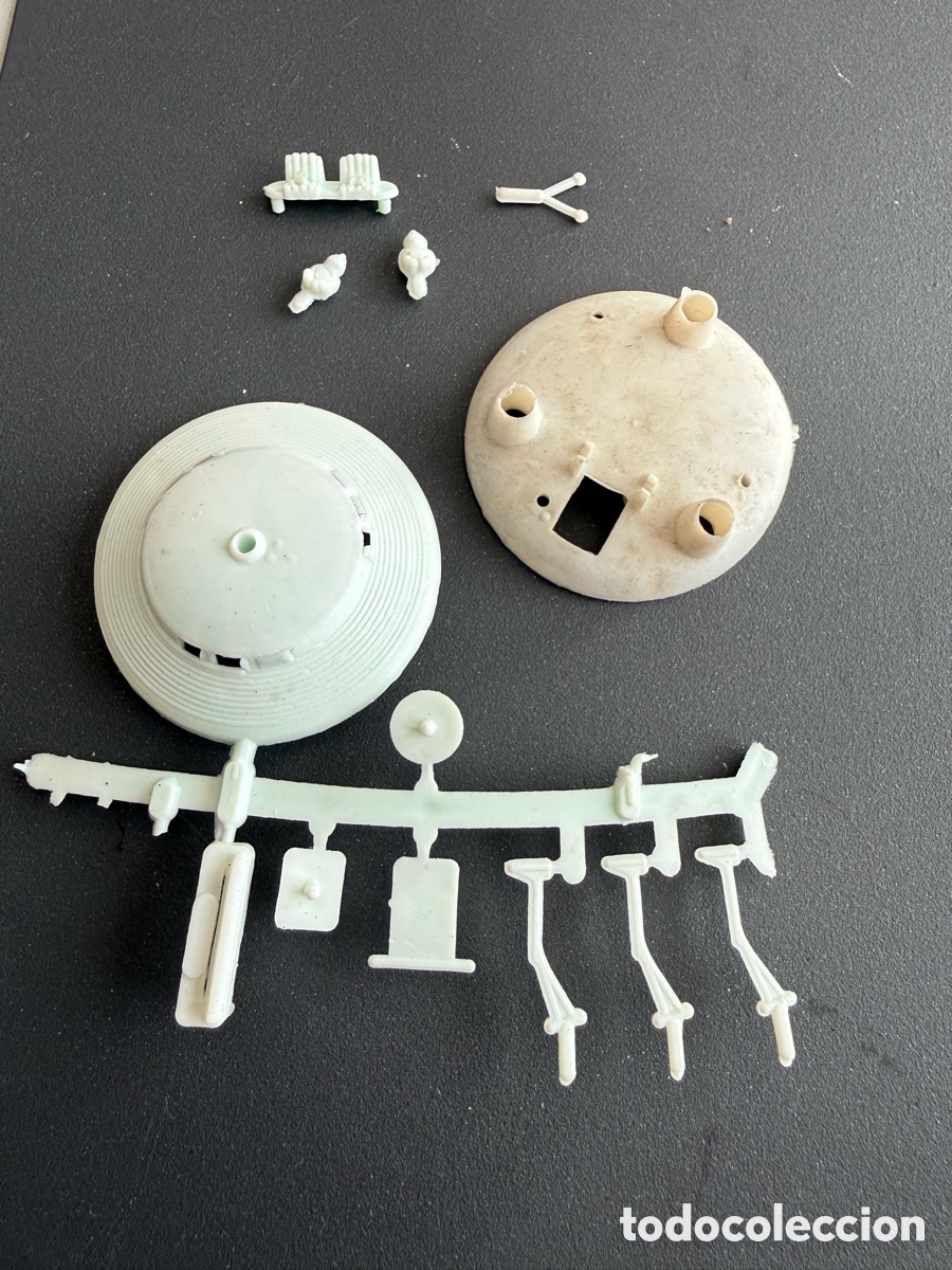 Figure di Gomma e PVC: MONTAPLEX. OVNI blanco