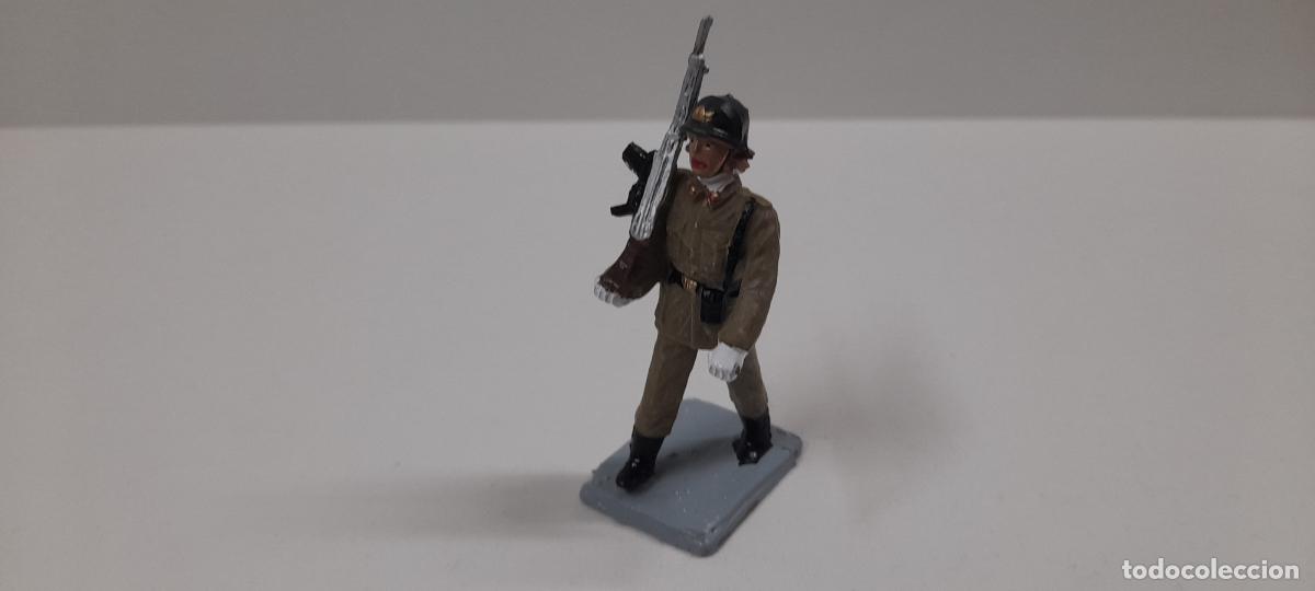 Figuras de Borracha e PVC: SOLDADO EN DESFILE - INFANTERIA ESPA&Ntilde;OLA . REALIZADO POR SOLDIS / GOMARSA . ORIGINAL A&Ntilde;OS 70