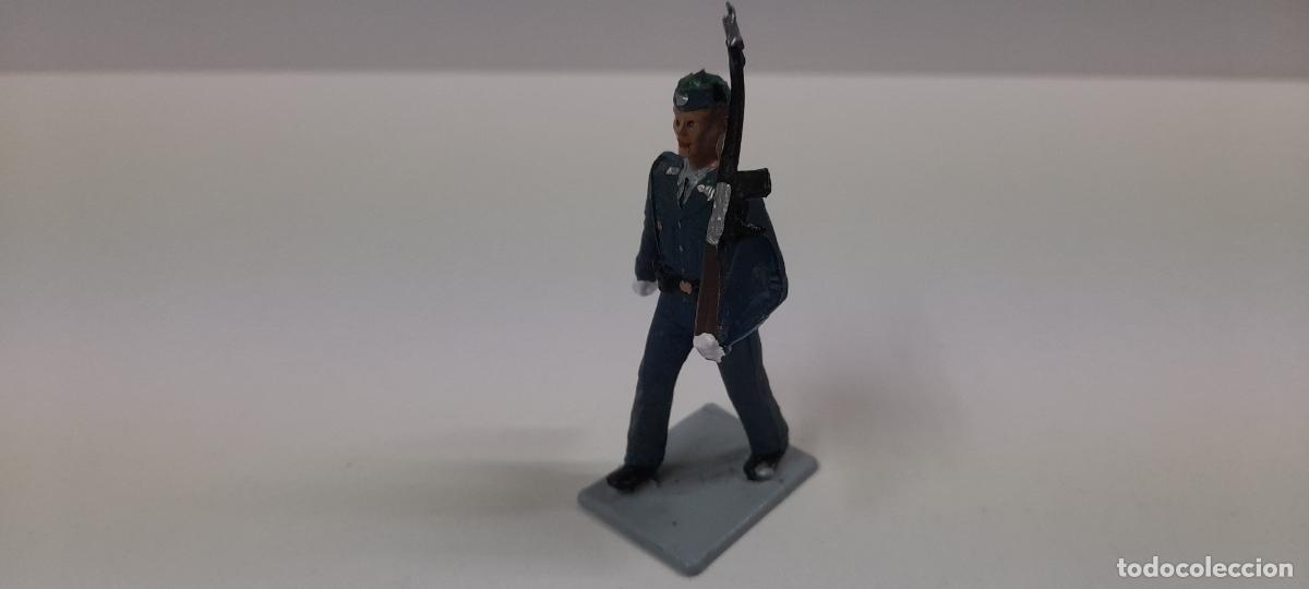 Figuras de goma y PVC: SOLDADO EN DESFILE - AVIACION . REALIZADO POR SOLDIS / GOMARSA . ORIGINAL A&Ntilde;OS 70