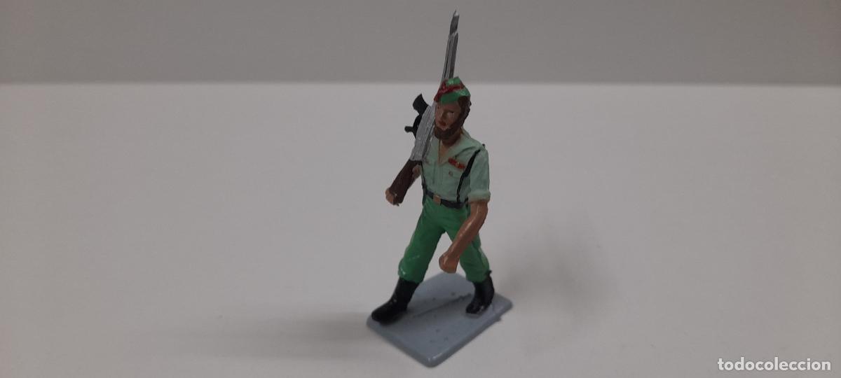 Figuras de goma y PVC: SOLDADO EN DESFILE - LEGIONARIOS . REALIZADO POR SOLDIS / GOMARSA . ORIGINAL A&Ntilde;OS 70
