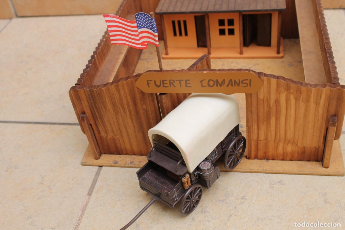 Figuras de goma y PVC: FUERTE COMANSI DE MADERA. - Foto 2