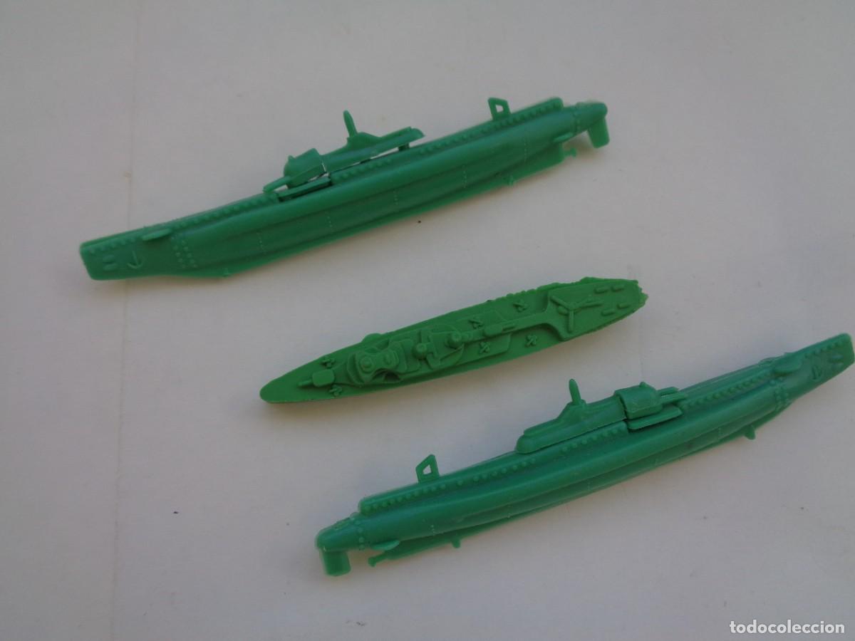 Figure di Gomma e PVC: LOTE DE 3 ANTIGUAS FIGURAS DE PLASTICO DE MONTAPLE X : ACORAZADO Y SUBMARINOS