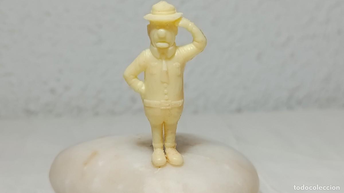 Rubber and PVC Figures: DUNKIN : ANTIGUA FIGURA DE PLASTICO DEL GUARDIA SMITH OSO YOGUI YOGI HANNA BARBERA A&Ntilde;OS 60 - 70