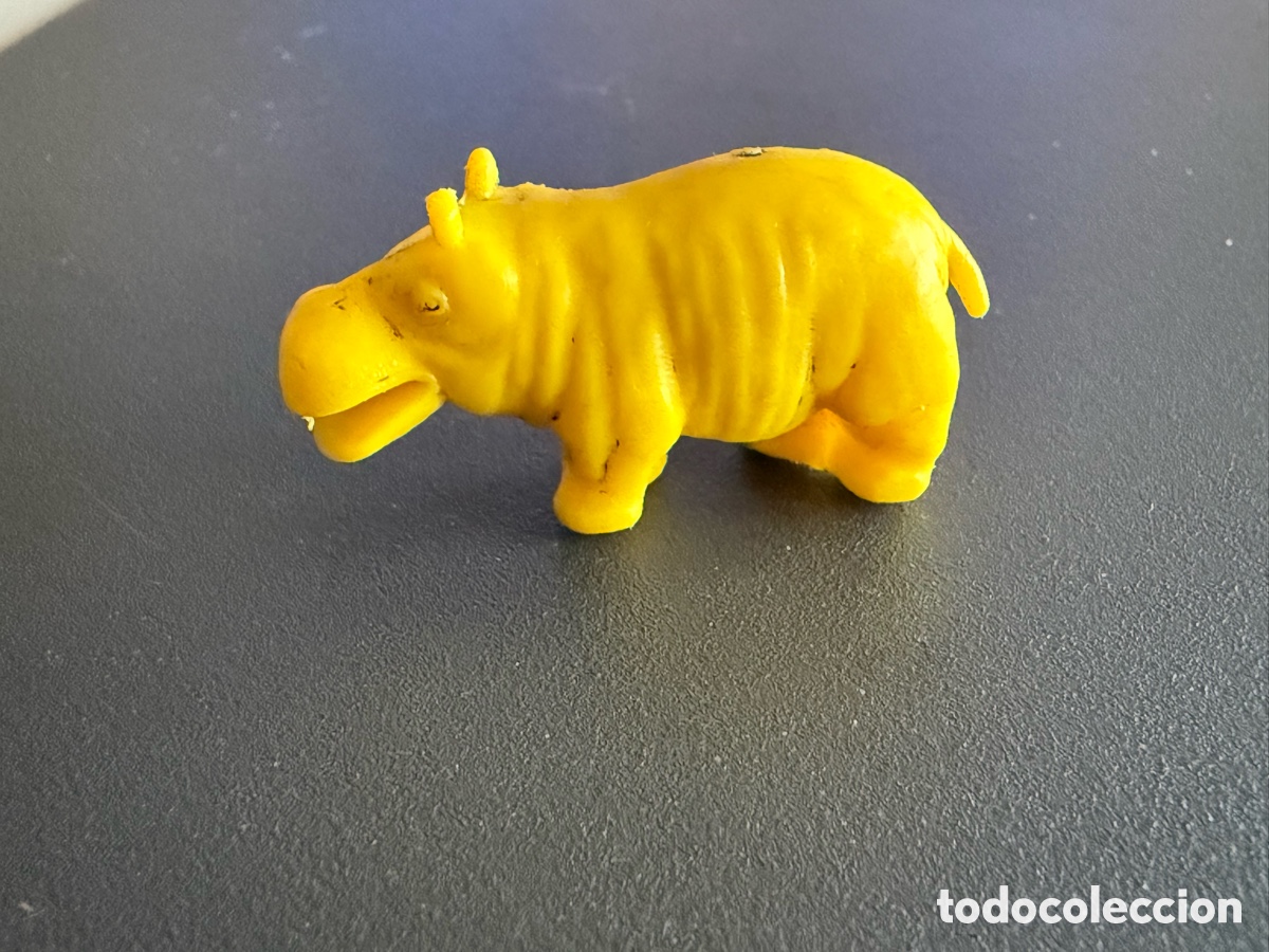 Rubber and PVC Figures: DUNKIN. HIPOP&Oacute;TAMO Amarillo PHOSKITOS