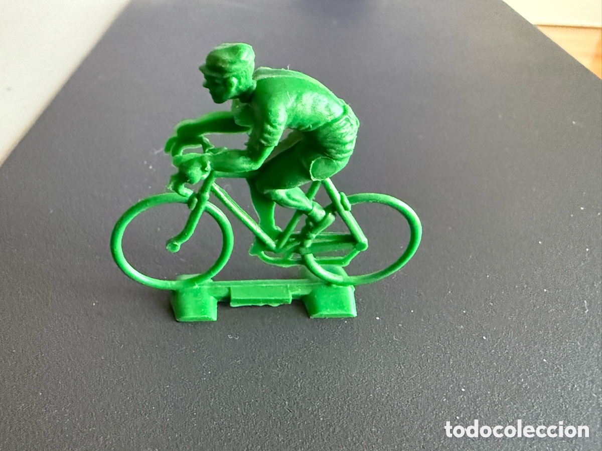 Figuras de Borracha e PVC: Antiguo CICLISTA. pl&aacute;stico. Verde