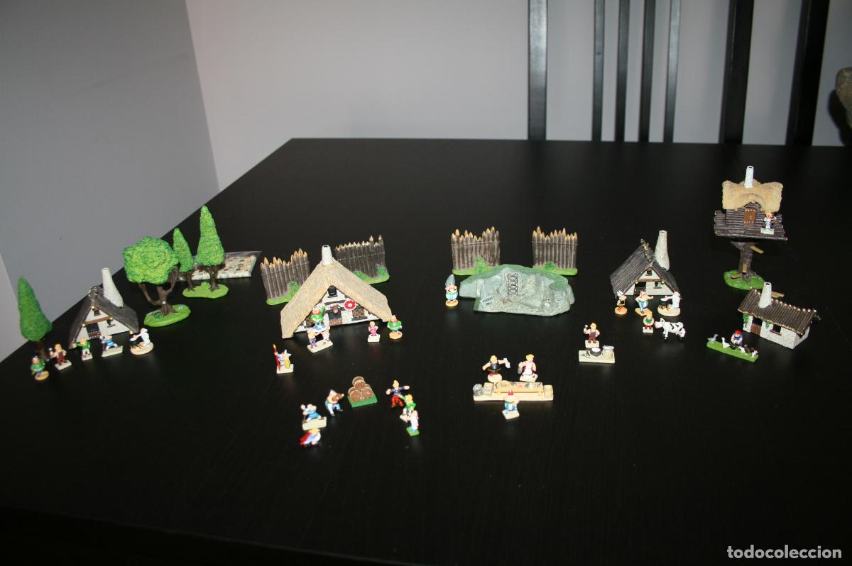 Figuras de goma y PVC: Aldea de Asterix Editorial Hachette y Plastoy piezas de resina y plomo