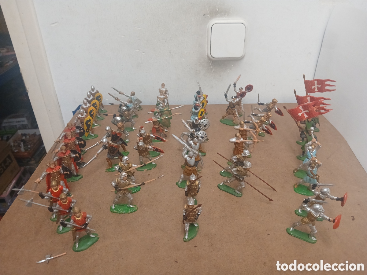 Gummi- und PVC-Figuren: Caballeros soldados medievales de reamsa