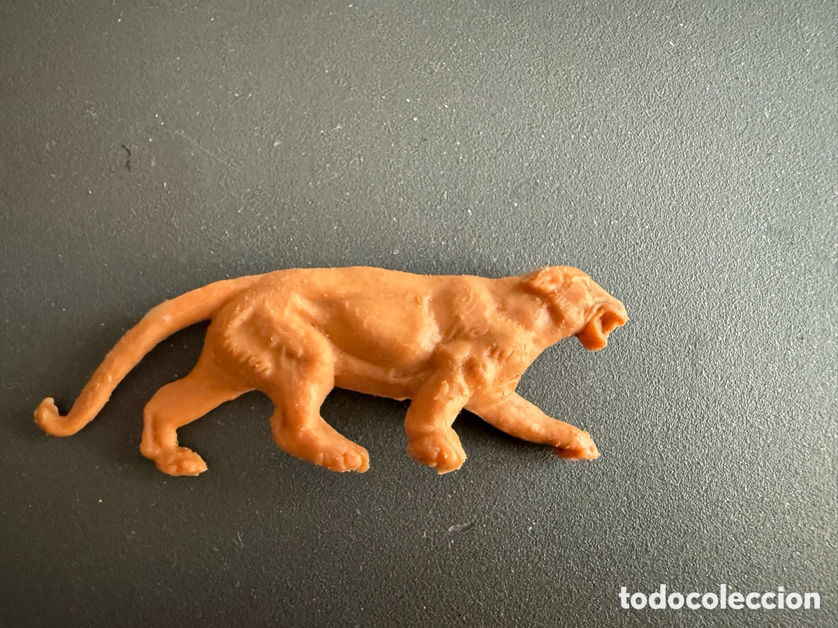 Figurines en Caoutchouc et PVC: COMANSI. LEONA. 8 cm