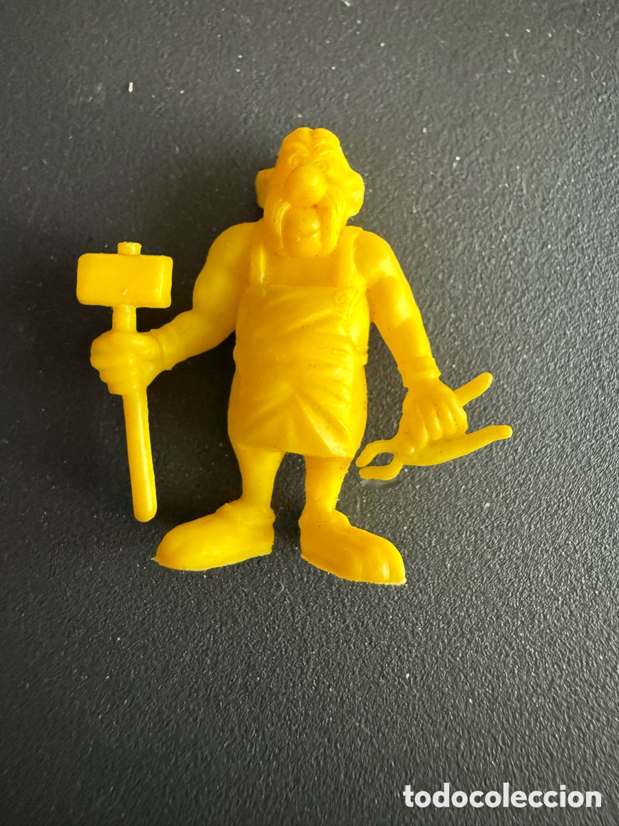 Figuras de goma y PVC: DUNKIN. CETAUTOMARIX. Amarillo - Foto 1