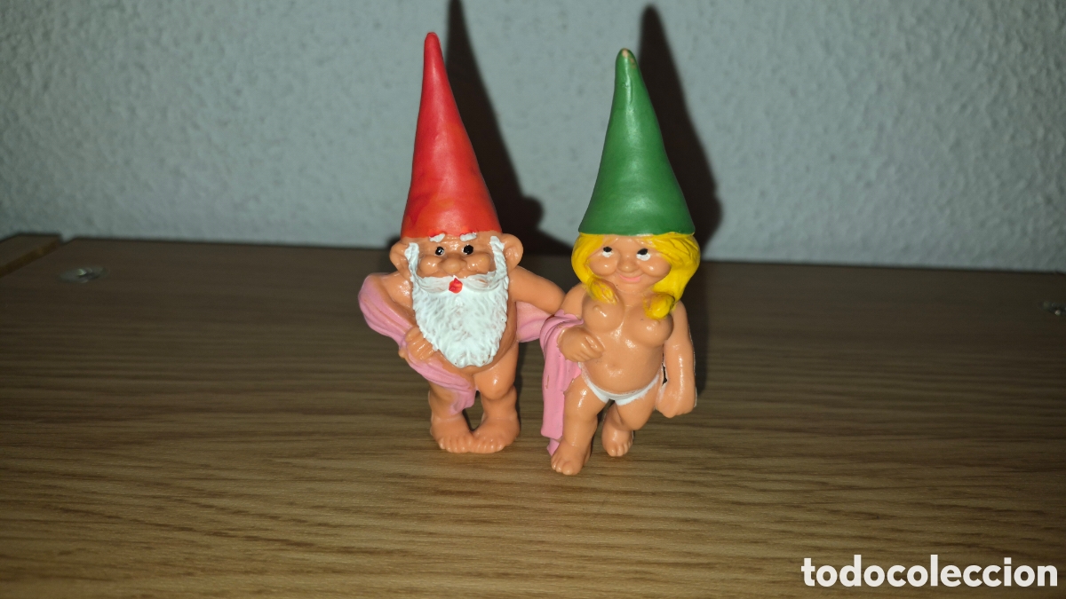 Gummi- und PVC-Figuren: Lote de 2 antiguas figuras de David el gnomo y Lisa desnudos