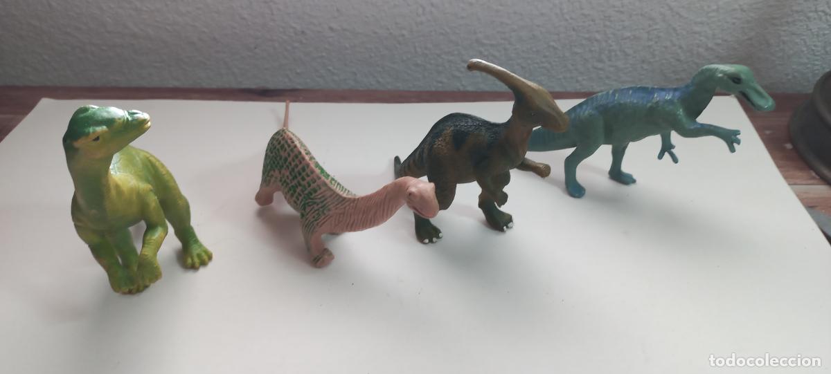 Figurines en Caoutchouc et PVC: cuatro figuras de dinosaurios de pl&aacute;stico duro. PARASAUROPHUS, ANATOTITAN