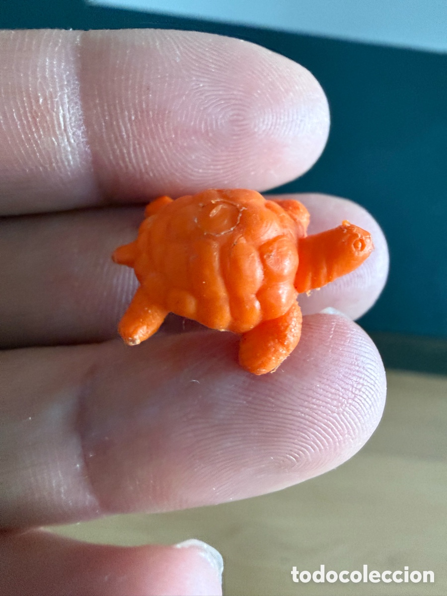Figuras de goma y PVC: DUNKIN. TORTUGA. Naranja. PHOSKITOS