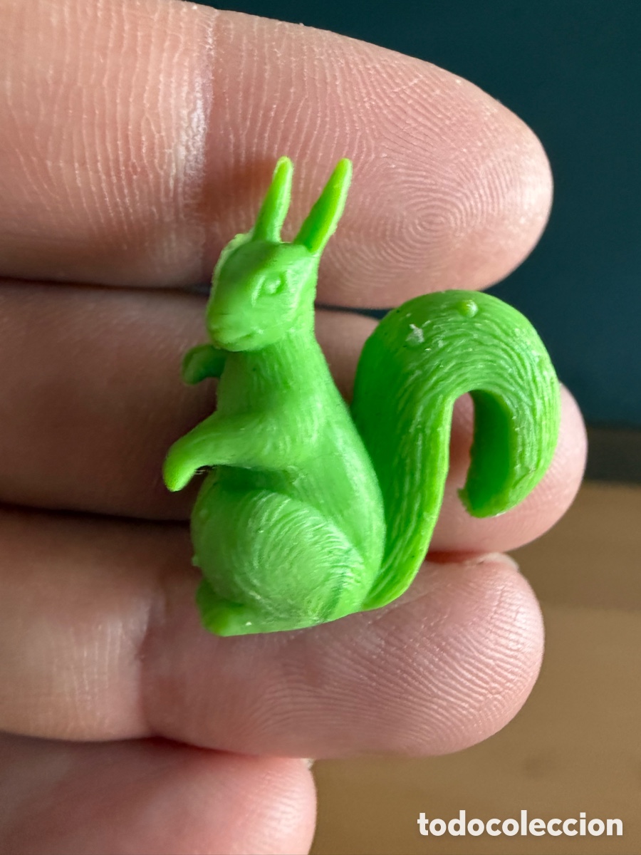 Figuras de goma y PVC: DUNKIN. ARDILLA. Verde. PHOSKITOS - Foto 1