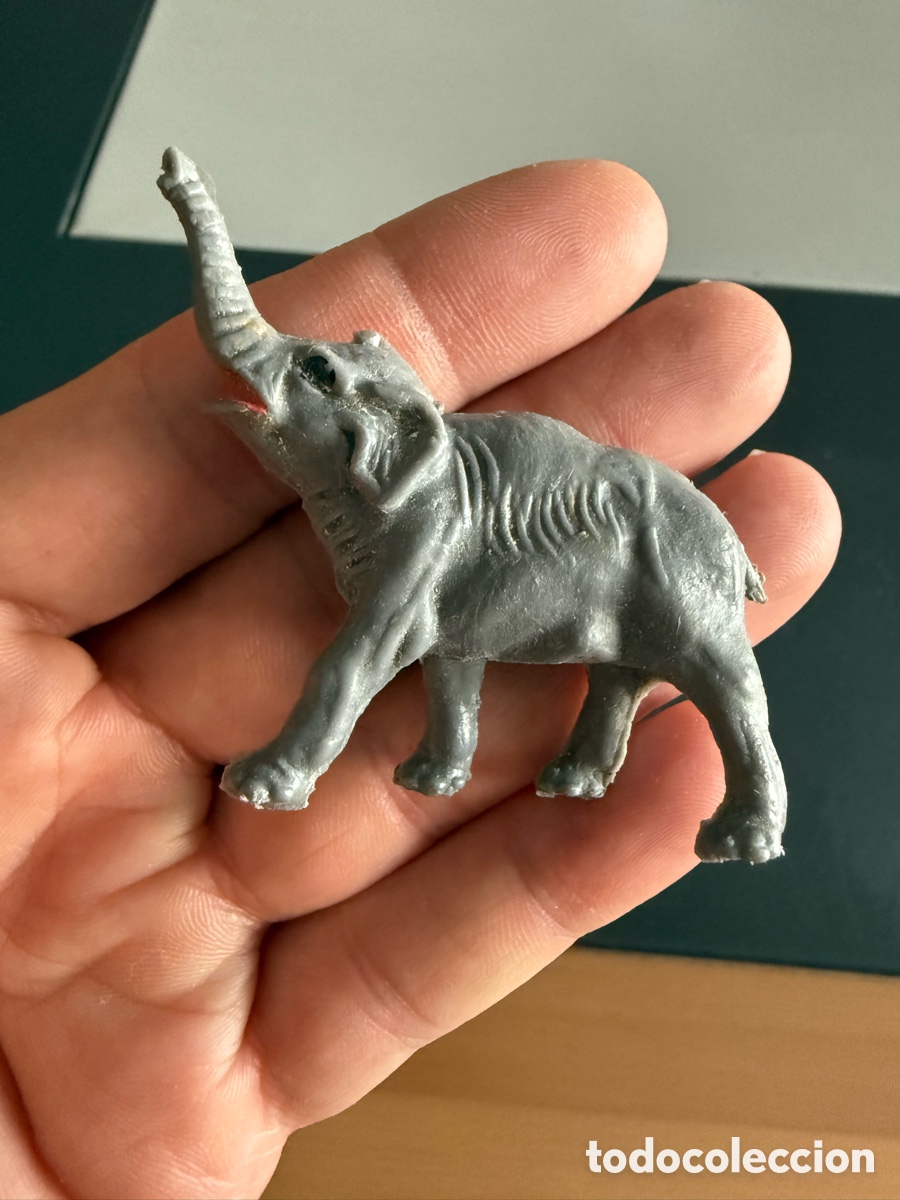 Figurines en Caoutchouc et PVC: CR&Iacute;A DE ELEFANTE. CIRCO JECSAN