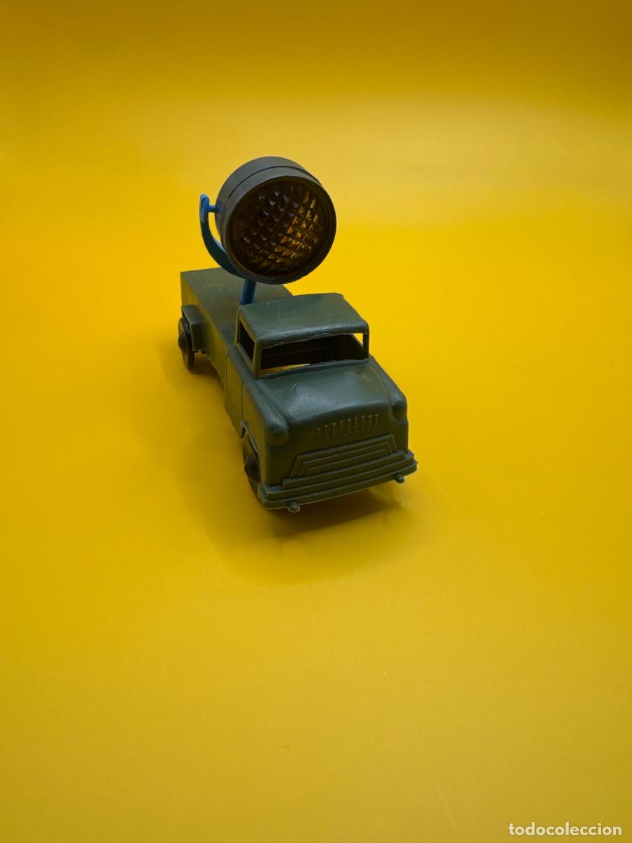 Figuras de goma y PVC: CAMI&Oacute;N MILITAR MADEL CON FOCO REFLECTOR &ndash; JUGUETE ANTIGUO ESPA&Ntilde;OL A&Ntilde;OS 60-70