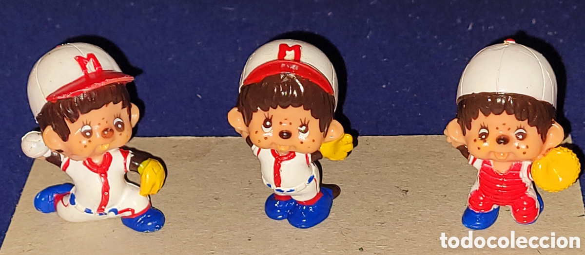 Gummi- und PVC-Figuren: Bonito lote completo 3 figuras pvc goma Monchhichi beisbol 1 1979 marca Sekiguchi