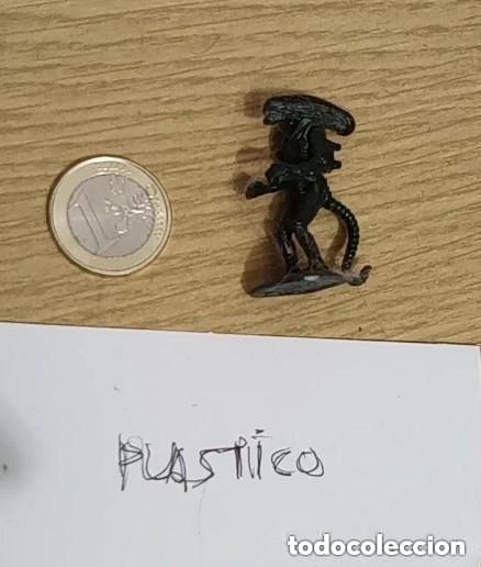 Rubber and PVC Figures: Figura miniatura Alien &ndash;pl&aacute;stico negro &ndash; estilo coleccionista-criatura ic&oacute;nica de la saga Alien