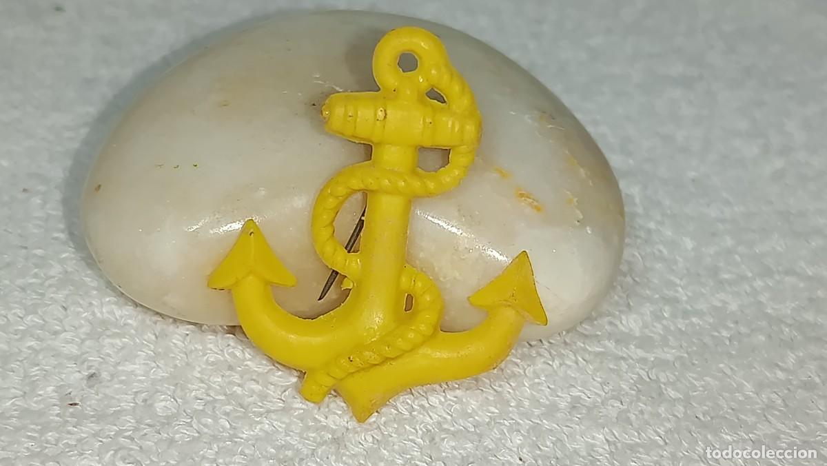 Figuras de goma y PVC: DUNKIN : ANTIGUA PIN DE PLASTICO CON ALFILER ANCLA REGALO PROMOCIONAL DE PIPAS JEM CHURRUCA A&Ntilde;OS 70