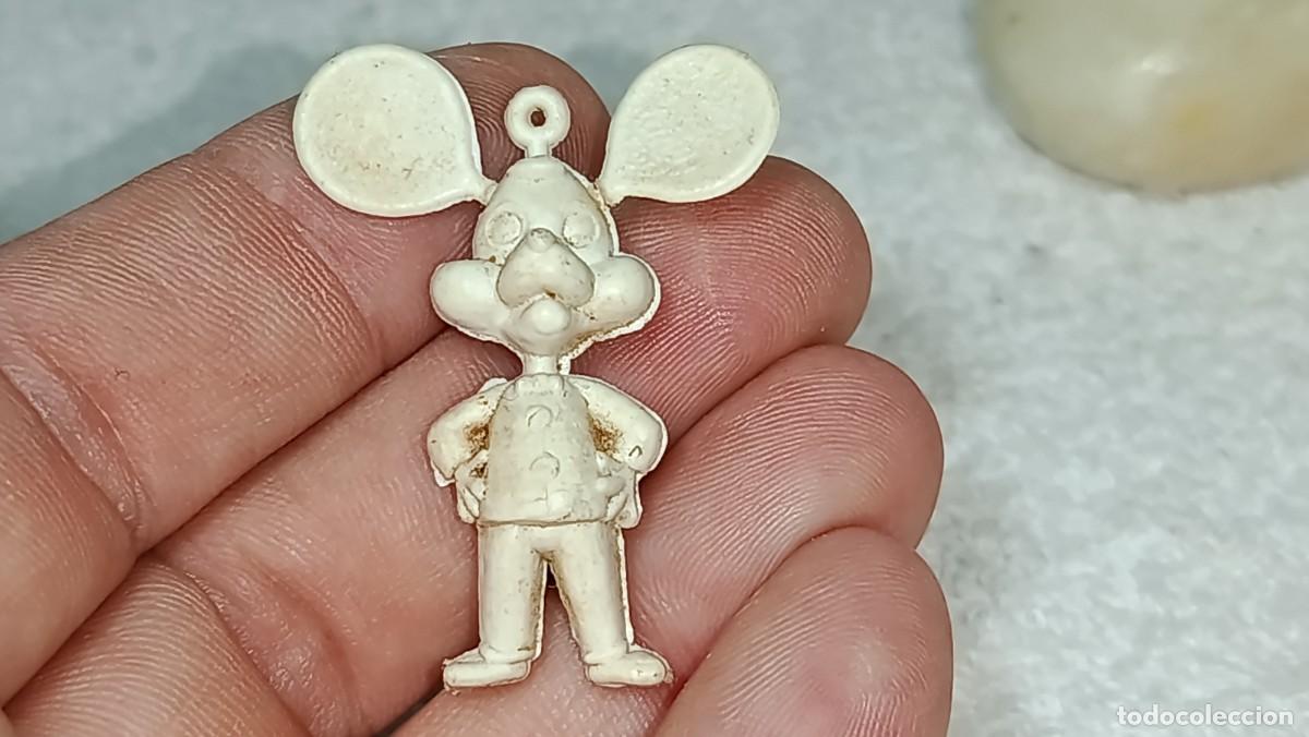 Figuras de goma y PVC: DUNKIN : ANTIGUO PIN DE PLASTICO COLGANTE TOPOGIGIO TOPO GIGIO PROMOCION PIPAS CHURRUCA A&Ntilde;OS 70