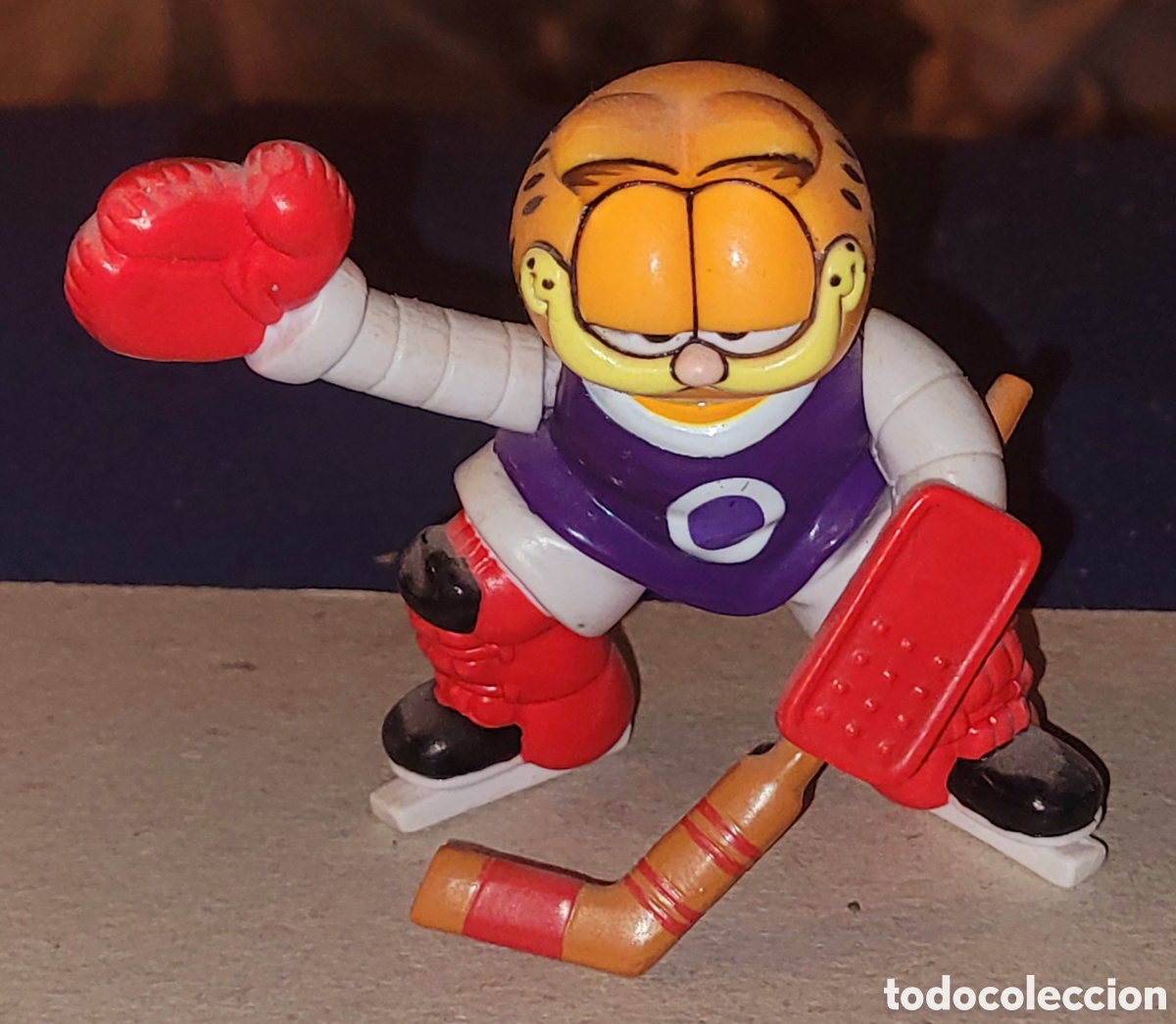 Rubber and PVC Figures: DIFICIL: Bonita figura pvc Garfield portero hockey hielo marca PAWS 1999