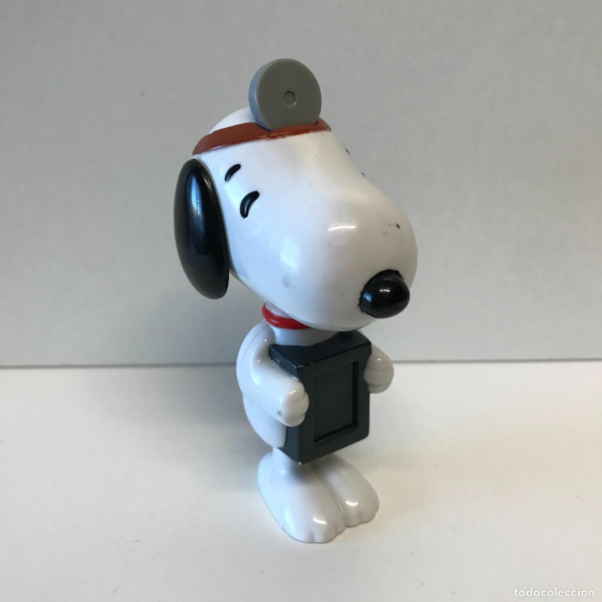 Figuras de goma y PVC: BURGER KING, SNOOPY. - Foto 1