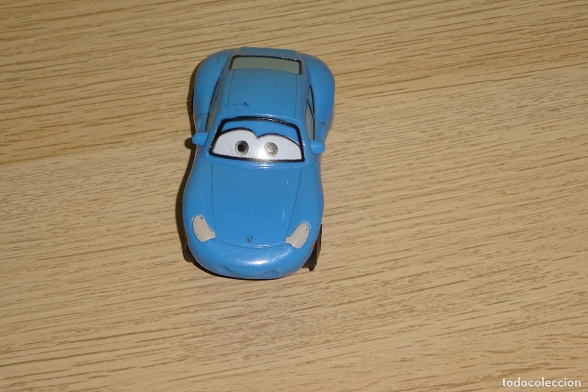 Figuras de goma y PVC: PORSCHE FAMOSO DE PELICULA DISNEY PIXAR , LE FALTA UNA CUBIERTA DE GOMA EN UNA DE LAS RUEDAS
