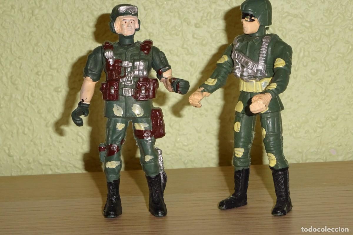 Figuras de goma y PVC: LOTE DE 2 SOLDADOS EN PVC CON BRAZOS Y CABEZA ARTICULADOS . 10 CMS APROX .