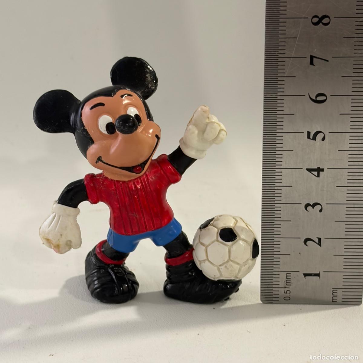 Figuras de goma y PVC: figura mu&ntilde;eco mickey mouse futbolista con bal&oacute;n eura spain walt disney