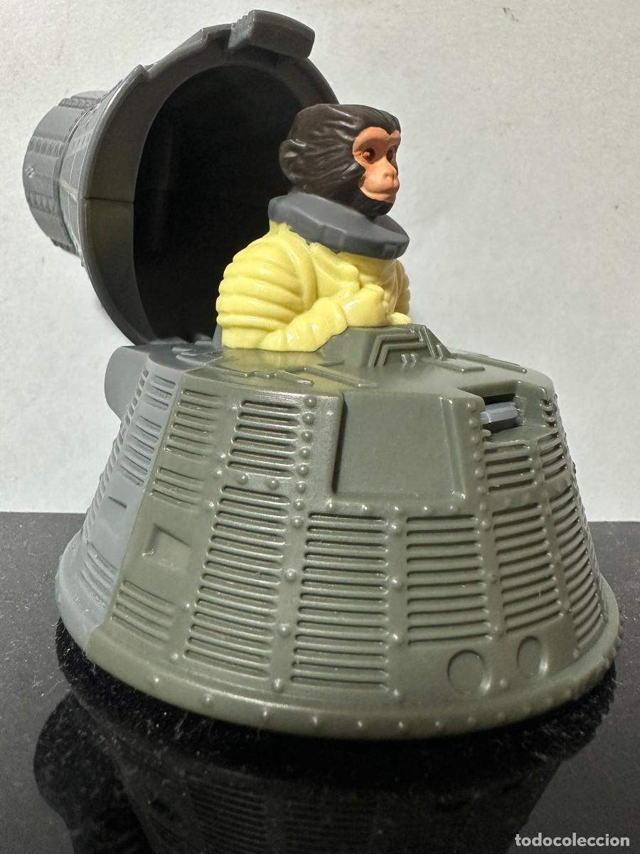 Figuras de goma y PVC: Figura mono y c&aacute;psula Space Monkey 2009