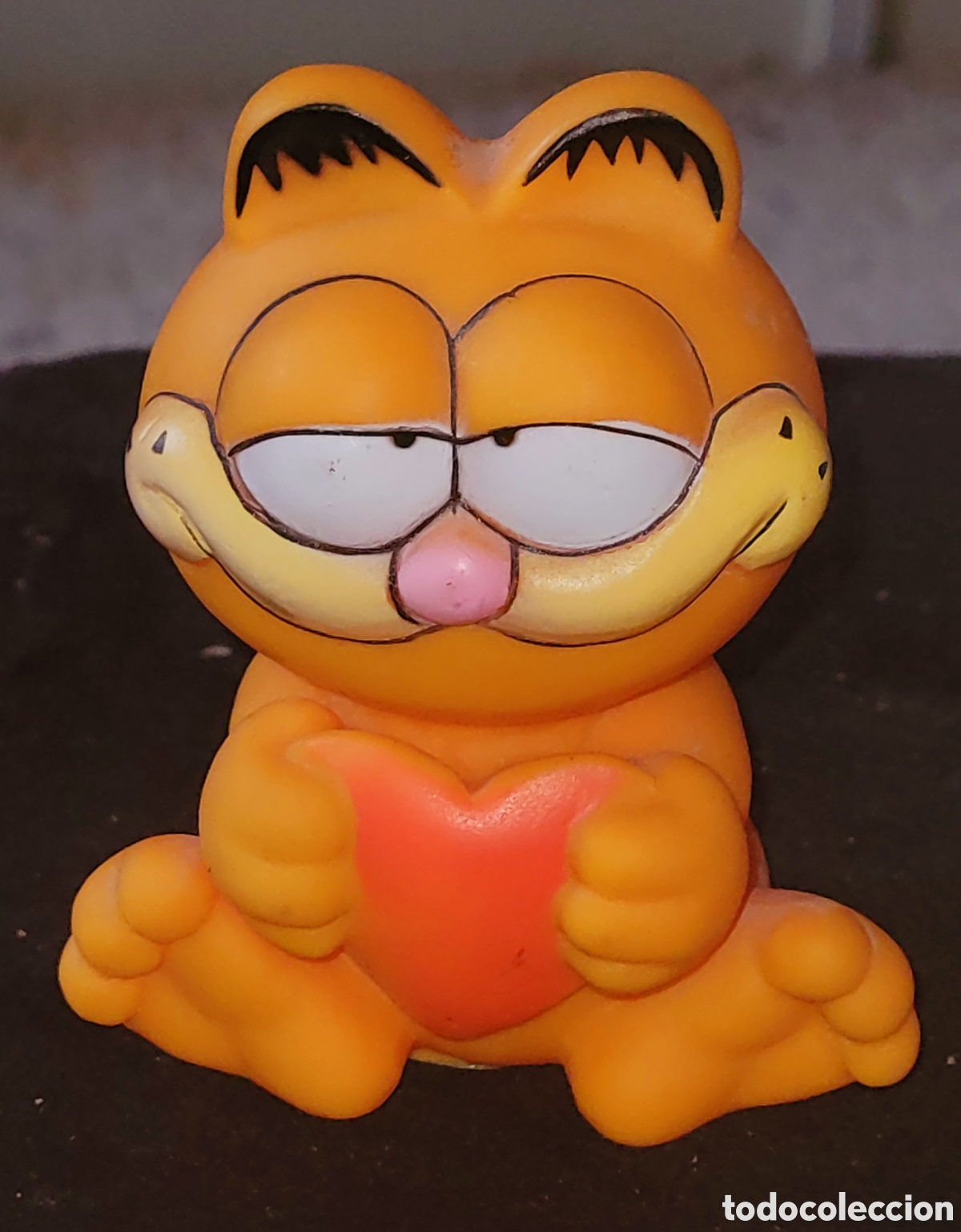 Figuras de goma y PVC: Bonito mu&ntilde;eco de goma con pito chifle Garfield con corazob