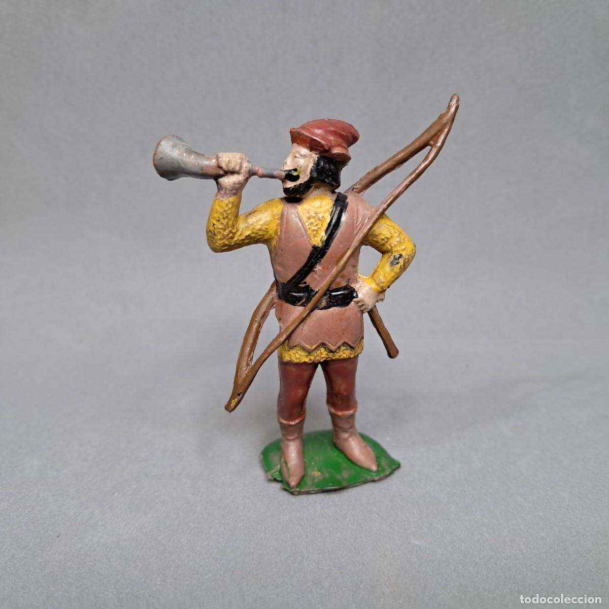 Figuras de goma y PVC: Antigua figura de la colecci&oacute;n Robin Hood de NOVOPLAST, Arquero con cuerno-trompeta, a&ntilde;os 50 - 60