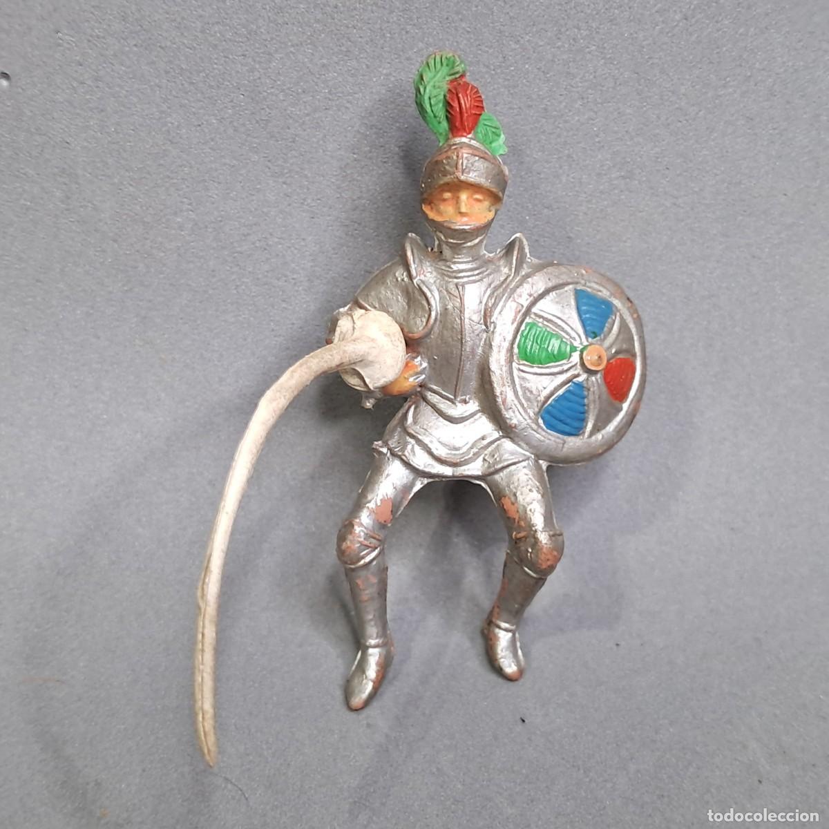 Figuras de goma y PVC: Antigua figura de PECH, Caballero medieval, lancero de justa, a&ntilde;os 50 - 60