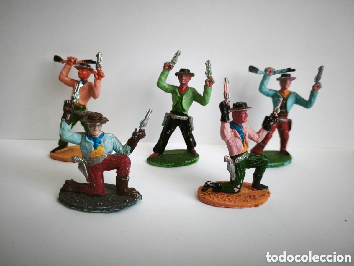 Figuras de goma y PVC: Cuatro vaqueros de pl&aacute;stico. Desconozco fabricante