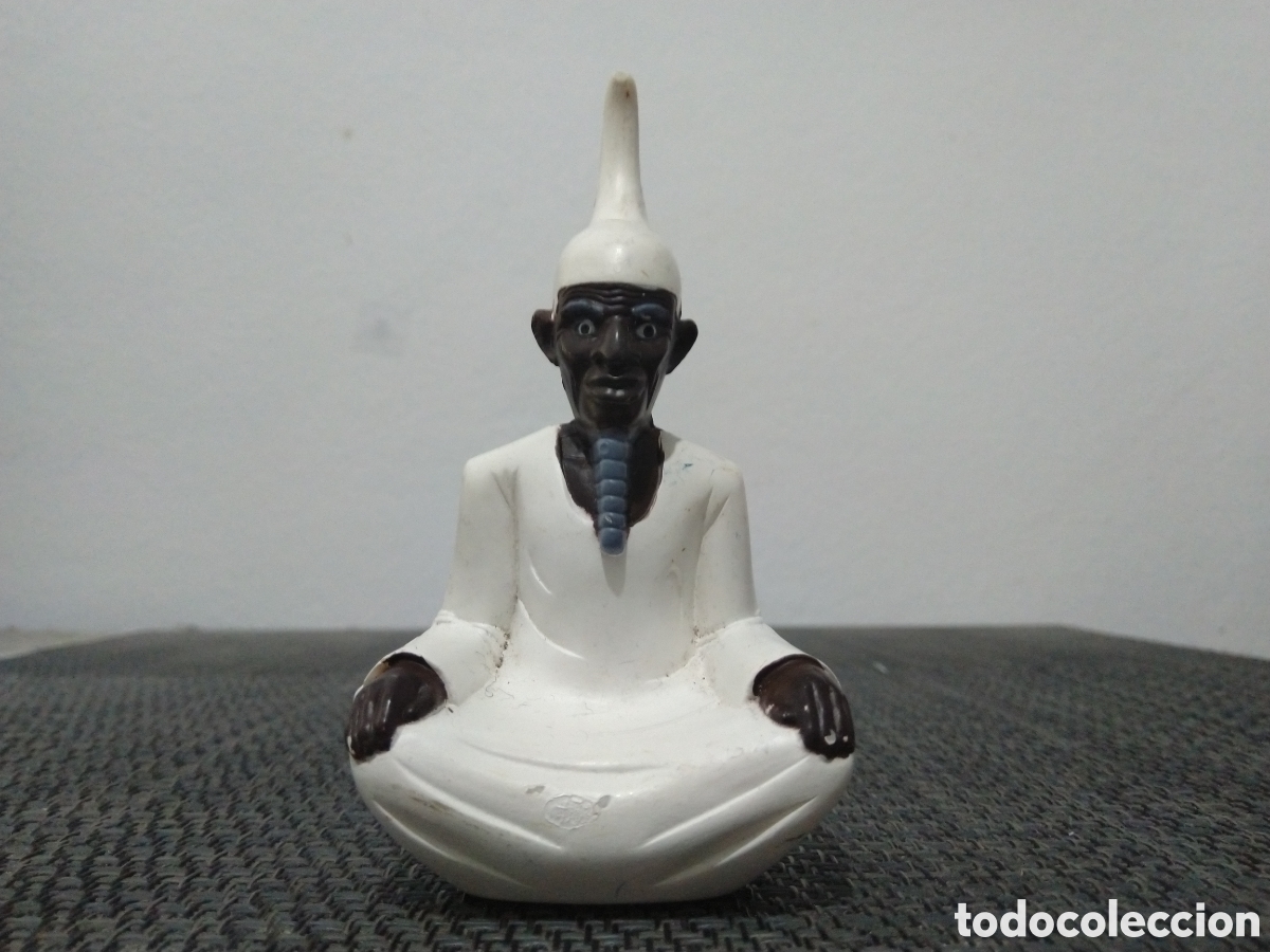 Figuras de goma y PVC: FIGURA PVC KIRIKOU PLASTICO DURO SACERDOTE MEDITANDO