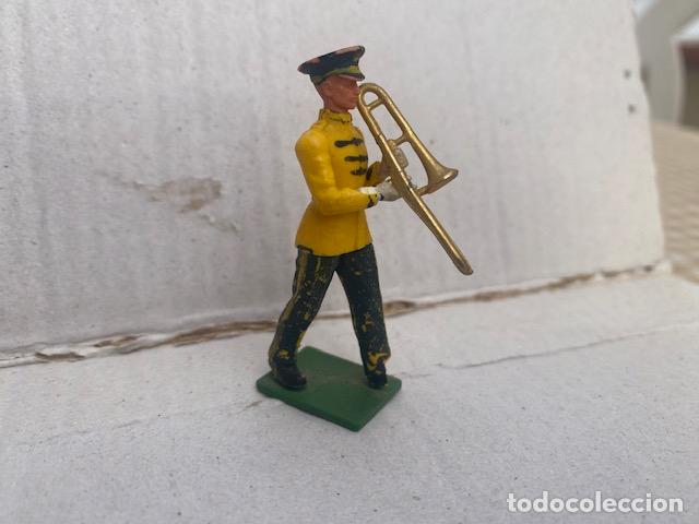 Figuras de goma y PVC: Musico con Tromb&oacute;n de Banda. Britains, 5.5 cm.