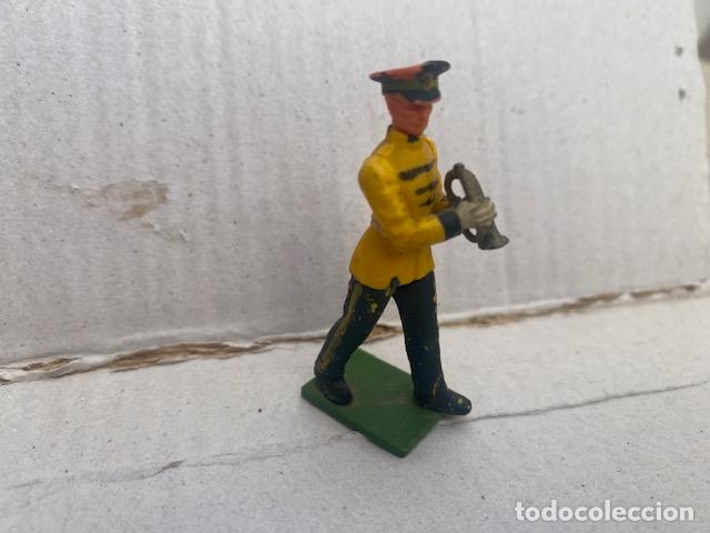 Figuras de goma y PVC: Musico con Corneta de Banda. Britains, 5.5 cm.
