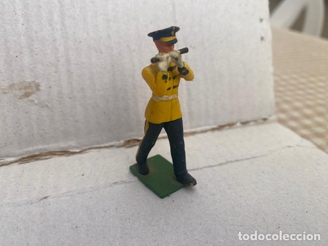 Figuras de goma y PVC: Musico con Flauta, Flautin de Banda. Britains, 5.5 cm.